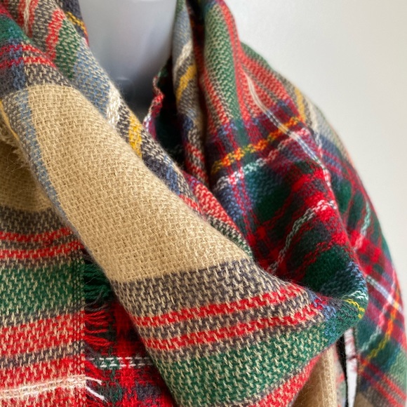 Triangle Plaid Checker Scarf - Picture 6 of 10